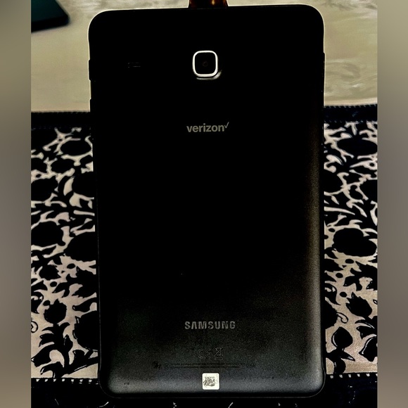 SAMSUNG GALAXY TAB E Android tablet 16G - Picture 2 of 2